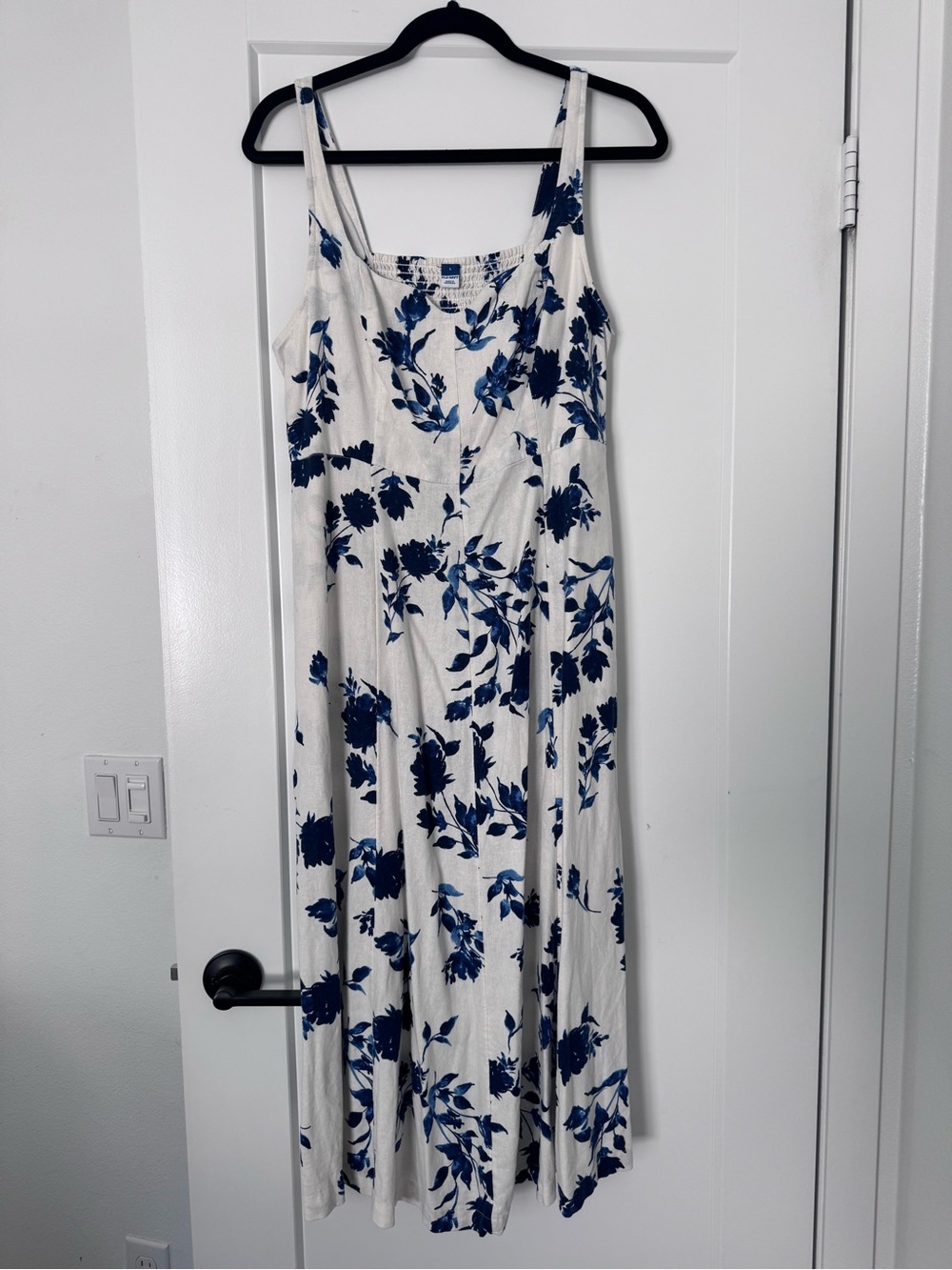 💙 Old Navy Blue Floral White Linen Maxi Dress Size L - Picture 2 of 5